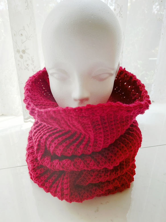 【再販】くしゅくしゅ ネックウォーマー 赤 レッド 編み 手編み 編み物 1枚目の画像