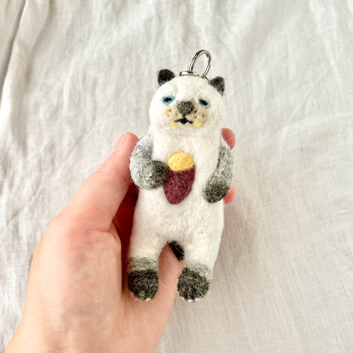 焼き芋もぐもぐヒマラヤンのバッグチャーム 動物チャーム 動物モチーフ