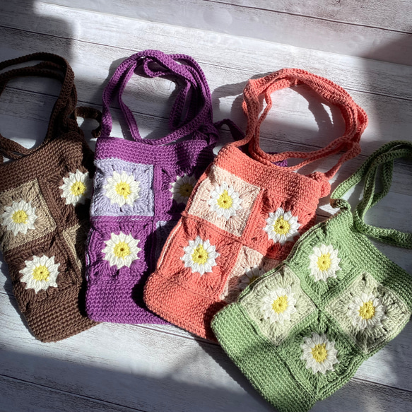 NO.3122044】ハンドメイド デイジー柄 サコッシュ かぎ針編み