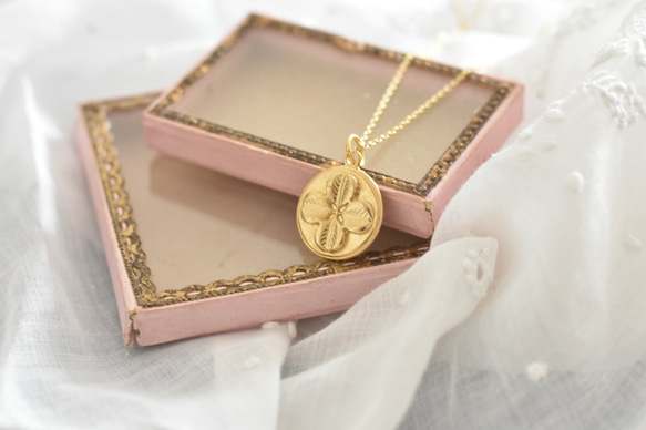 四つ葉のクローバー コインネックレス（ゴールド） ネックレス