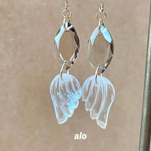 天然石14kgf クリスタルクォーツ カービングドロップ ピアス アレル対応