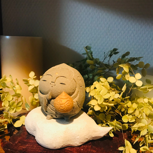 細密 小さな水子地蔵菩薩 水子像付 三寸 柘植木地彫 丸台 宝珠入