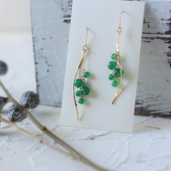 Creema限定 ポイントアップ】＊たわわなスグリの実と蔓が揺れるピアス