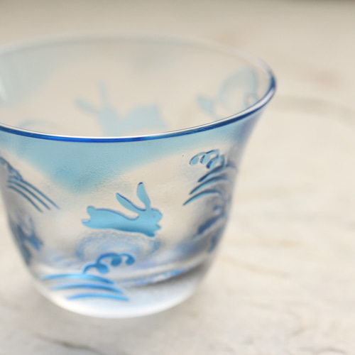 2023 干支】ガラス ぐい呑み お猪口 「野に遊ぶ」ブルー おちょこ