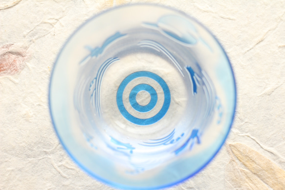 【2023 干支】ガラス ぐい呑み　お猪口 「野に遊ぶ」ブルー 5枚目の画像
