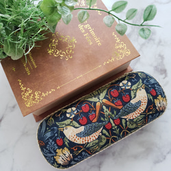 猫好きが作った本牛革メガネケース 鯖白ハチワレ猫 黒縁メガネ 手縫い