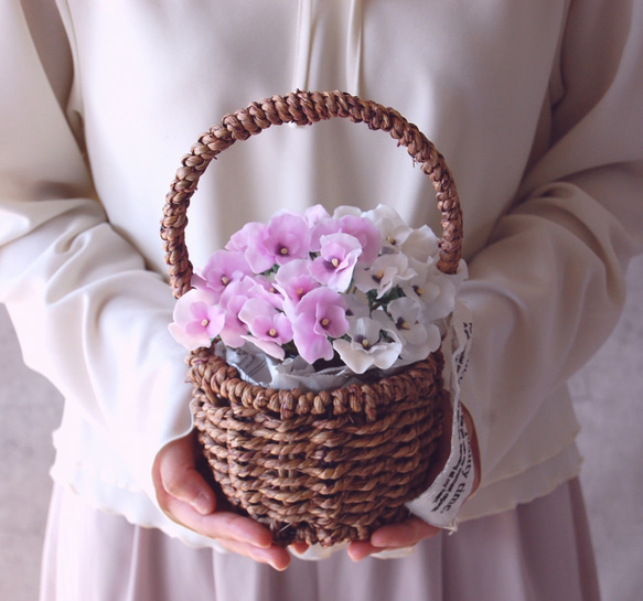 【粘土のお花】ビオラ　ハンドルカゴバック　ピンク＆ホワイト・・・B726 10枚目の画像