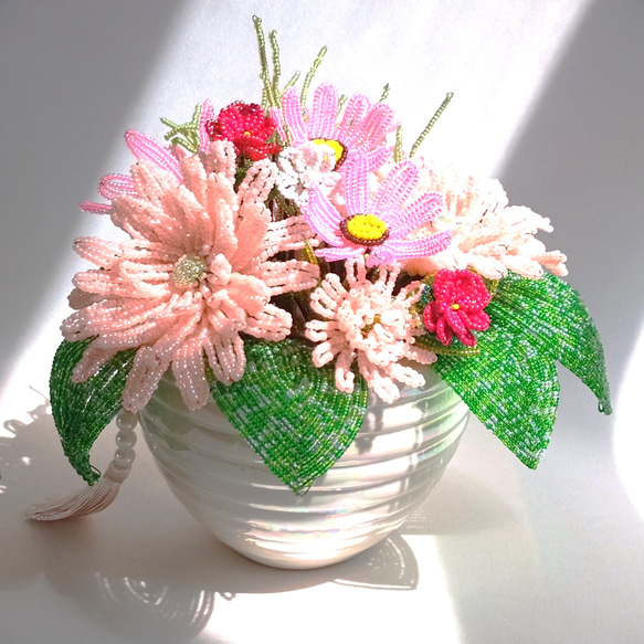 55 ダリア コスモス つるばら ビーズフラワー 花器付 ピンク 赤