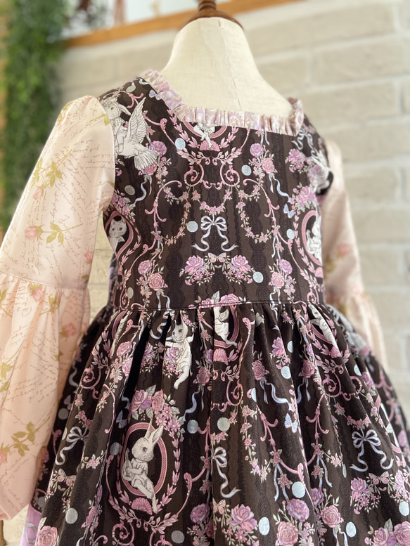 子供服　ネコ‍＆うさぎ　ビショップスリーブワンピースドレス　チャコール✖️パープル　110サイズ　女の子　服 6枚目の画像