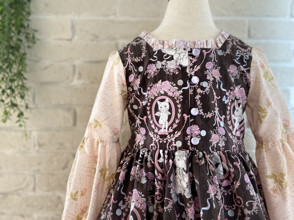 子供服　ネコ‍＆うさぎ　ビショップスリーブワンピースドレス　チャコール✖️パープル　110サイズ　女の子　服 8枚目の画像