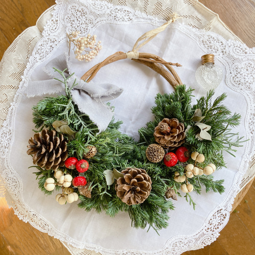 木の実たっぷりクリスマスリース♡ ドライフラワー natsumeg 通販