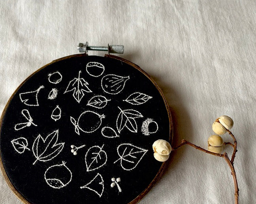 和風 刺繍 鷹と松の木 インテリア 2249510808.jpg?1714455152