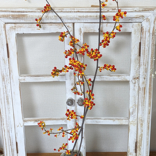 飾り木 ツルウメモドキ 大枝 オレンジの実 長さ約60cm2本 ドライフラワー 秋冬