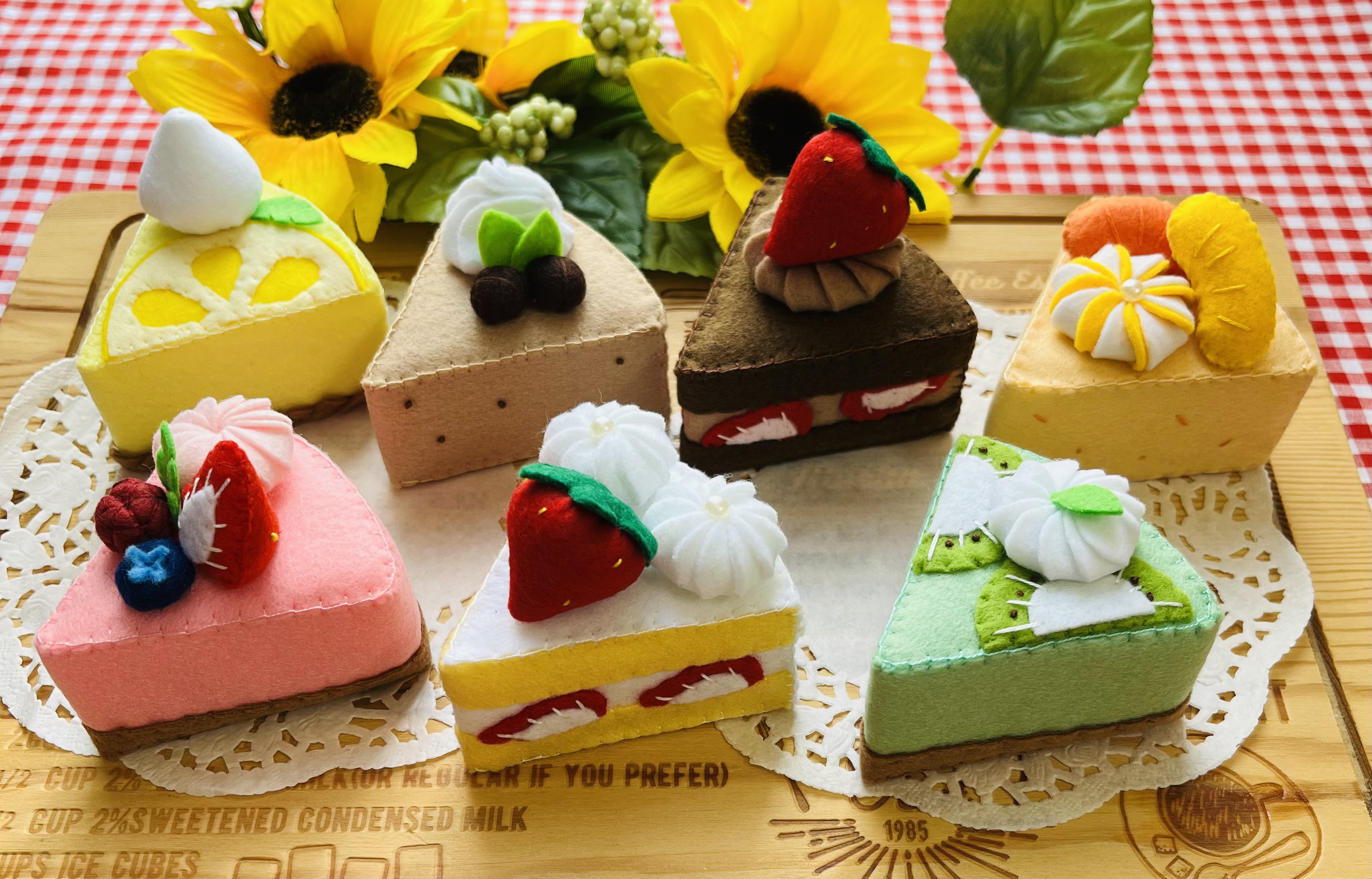 フェルトおままごと　ハンドメイド　ケーキ＆ショーケースセット フェルトおままごと ハンドメイド ケーキ＆ショーケースセット