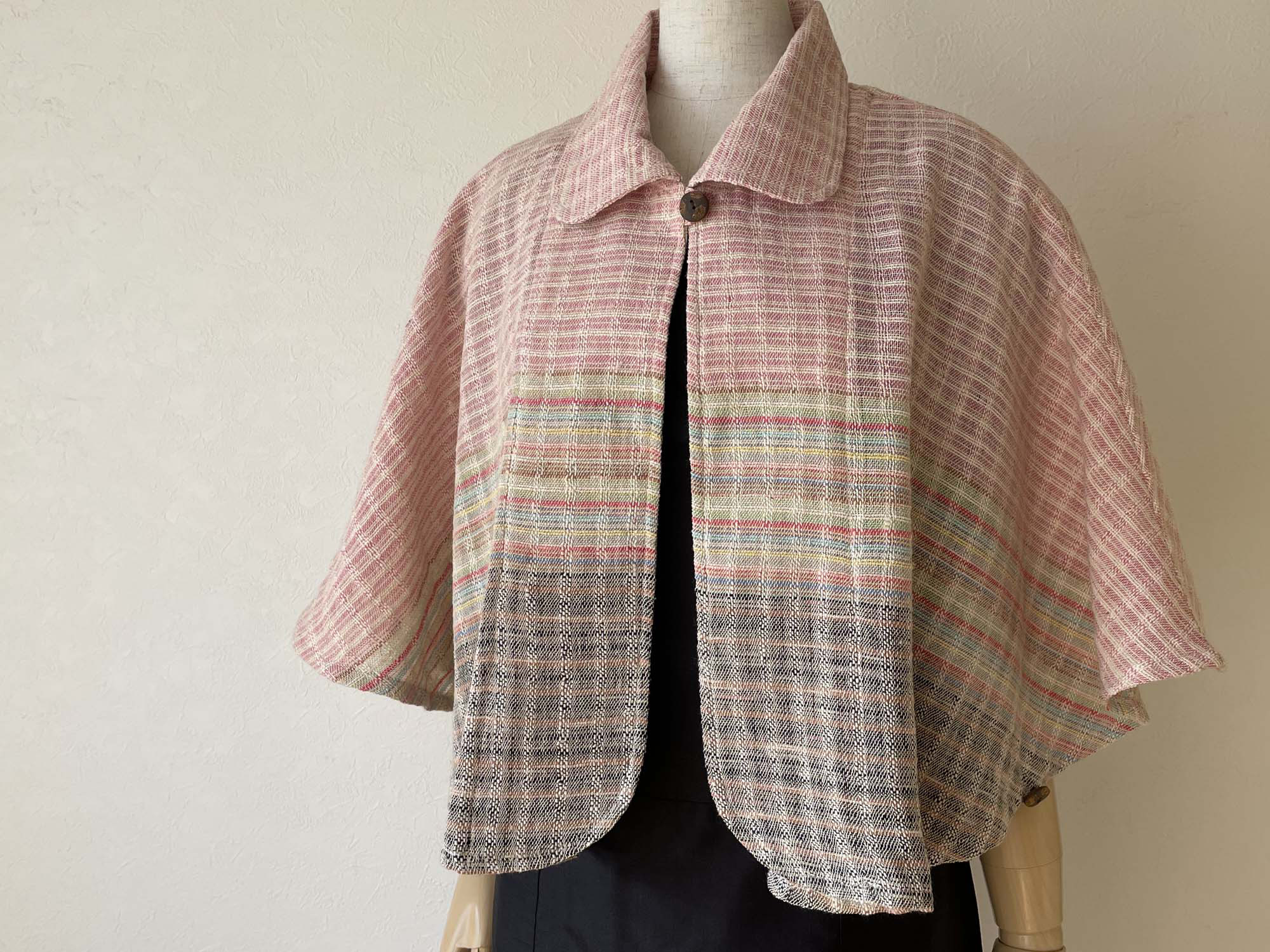 ふんわり手織り綿のクラシカルなケープボレロ コットン100% 淡いピンク系 フリーサイズ 春秋冬 母の日ギフト 送料無料