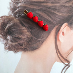 いちご イチゴ 髪留め ヘアクリップ  フェイクフード ミニチュアフード スイーツデコ 3枚目の画像