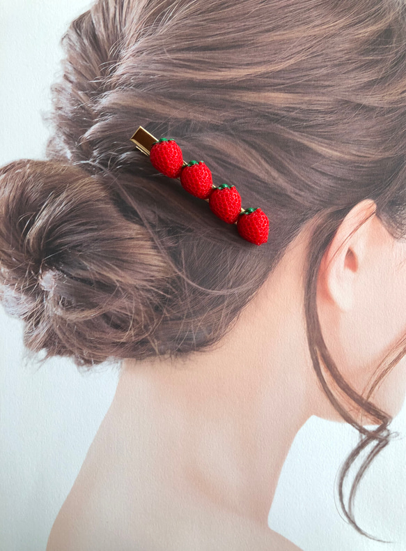 いちご イチゴ 髪留め ヘアクリップ  フェイクフード ミニチュアフード スイーツデコ 3枚目の画像