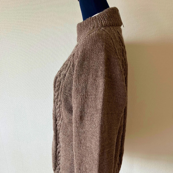 ラグラン袖のユニセックスセーター 5枚目の画像