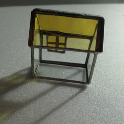 30　ガラスの小さなおうち　ｽﾃﾝﾄﾞｸﾞﾗｽ　クリームイエロー屋根の家　ミニハウス 5枚目の画像