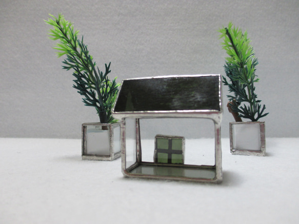 31　ガラスの小さなおうち　ｽﾃﾝﾄﾞｸﾞﾗｽ　モスグリーン屋根の家　ミニハウス 5枚目の画像