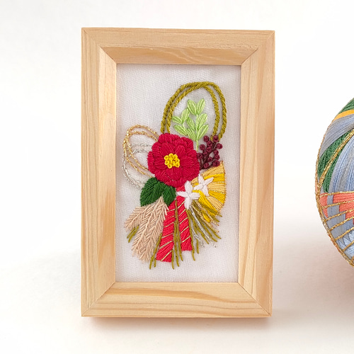 お正月しめ縄飾りミニ刺繍フレーム 刺繍ファブリックパネル 赤い椿