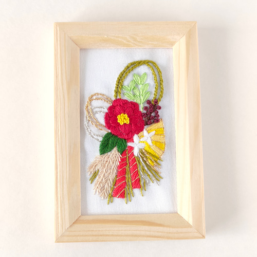 お正月しめ縄飾りミニ刺繍フレーム 刺繍ファブリックパネル 赤い