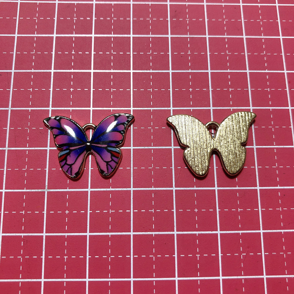 4個　ゴールド　蝶々　パープル　パーツ　チャーム　バタフライ　アモール 3枚目の画像