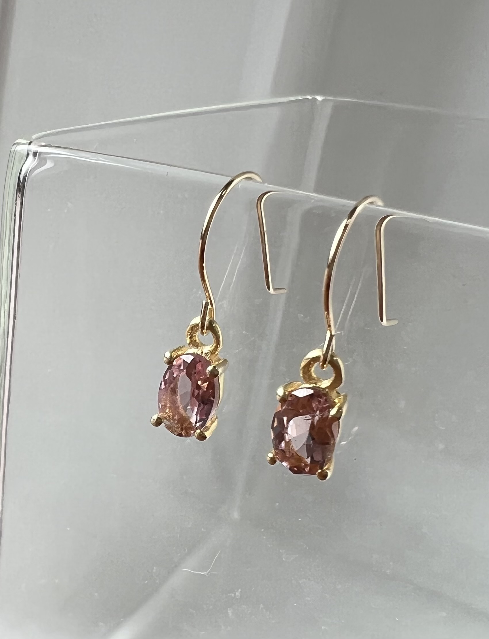 【K10】ピンクトルマリンのオーバルファセットカットピアス