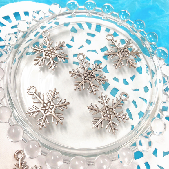 36個　シルバー　雪　雪の結晶　花　チャーム　パーツ アモール 3枚目の画像