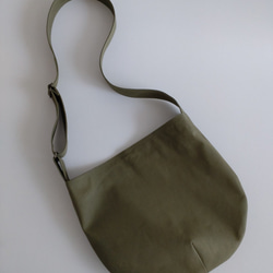 帆布のショルダーバッグ　サコッシュ　/ オリーブ 1枚目の画像