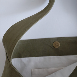 帆布のショルダーバッグ　サコッシュ　/ オリーブ 2枚目の画像