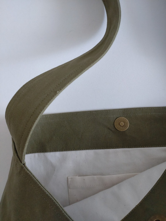 帆布のショルダーバッグ　サコッシュ　/ オリーブ 2枚目の画像