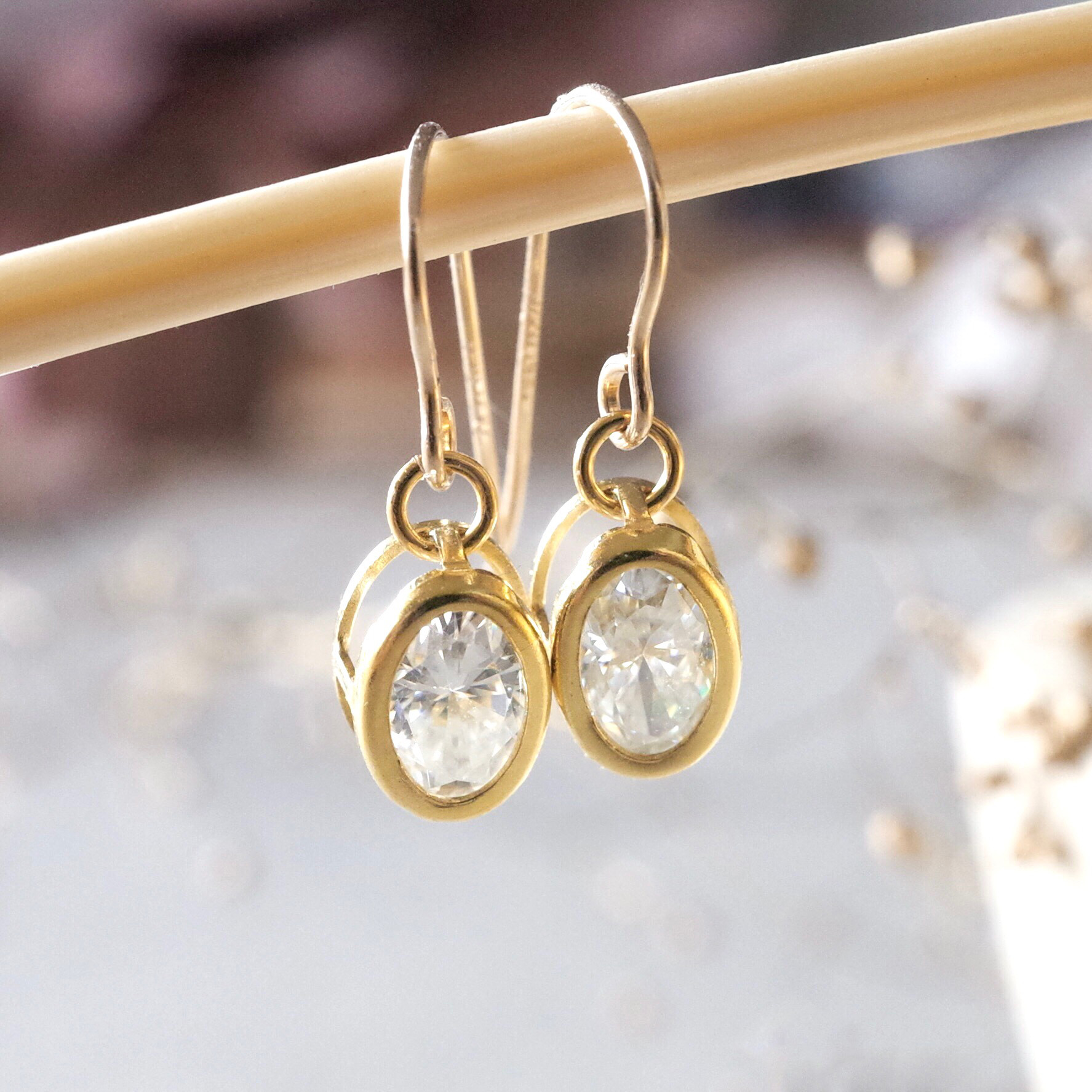 【Creema限定】モアサナイトAAAのオーバル ベゼルピアス(14kgf)