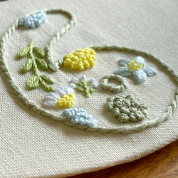 マーガレットの刺繍時計 5枚目の画像