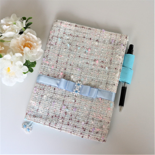 四角刺繍：ブックカバー ：調節可：文庫 ブックカバー area-u