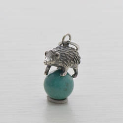 Hedgehog ball pendant garnet leather cord necklace 第4張的照片