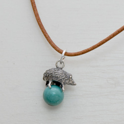 Hedgehog ball pendant garnet leather cord necklace 第3張的照片