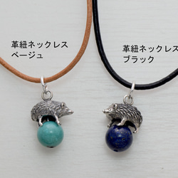 Hedgehog ball pendant garnet leather cord necklace 第6張的照片