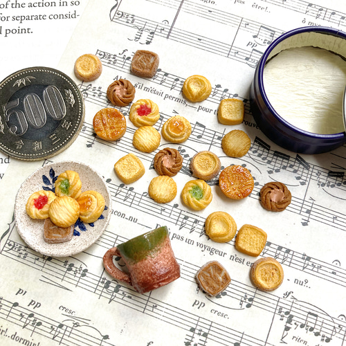 ミニチュア〉戸棚の奥に隠しておいたクッキー缶で優雅なコーヒー 