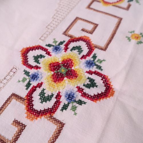 ドイツVintage　手刺繍クロス　黄色い糸ステッチ ドイツVintage 手刺繍クロス 黄色い糸ステッチ - メルカリ
