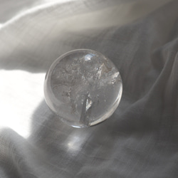 ブラジル産　レムリアンシード水晶丸玉 3枚目の画像