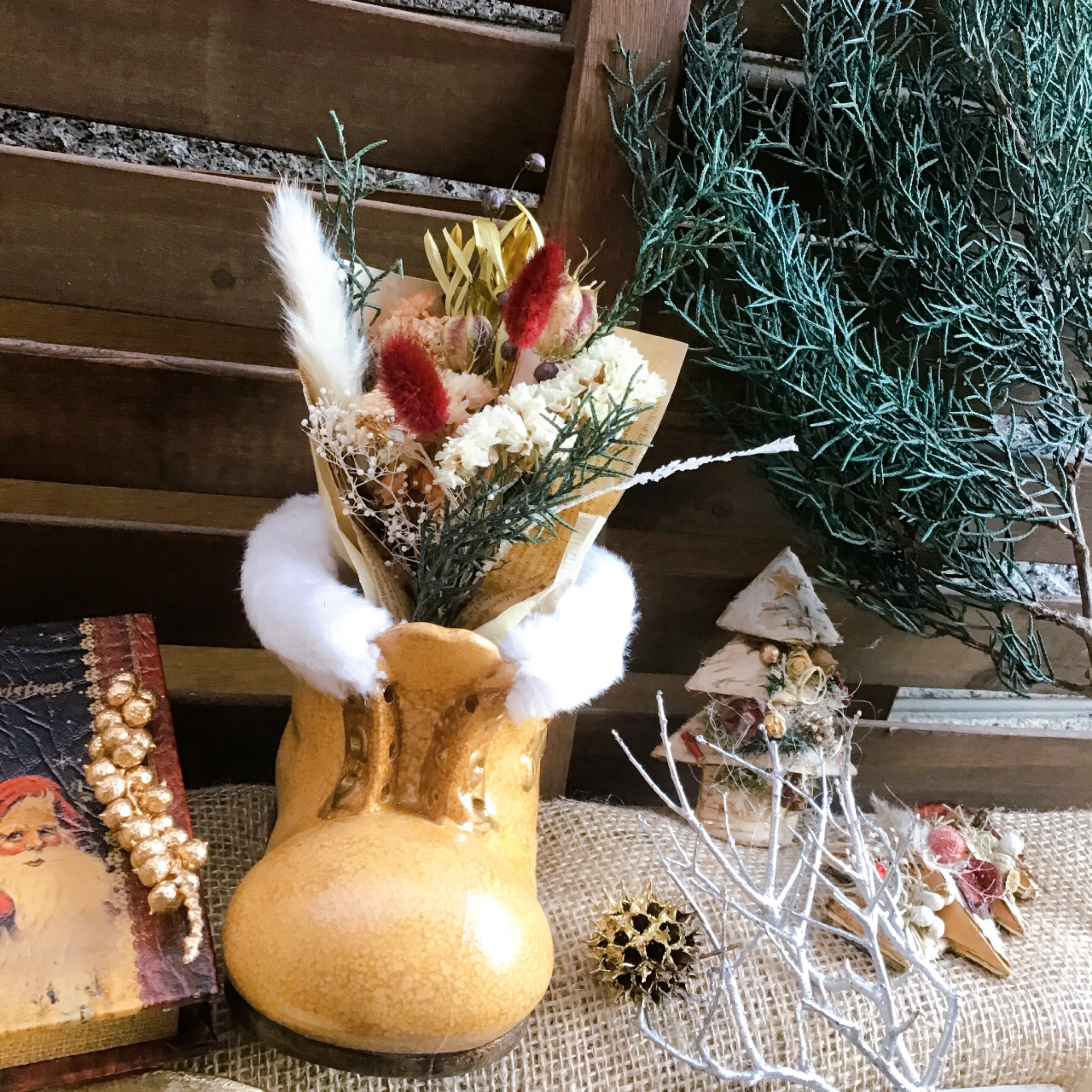 【ホリデーボックス2025】 欧米クリスマスホワイトボアブーツ❤︎ミニドライフラワーブーケ❤︎