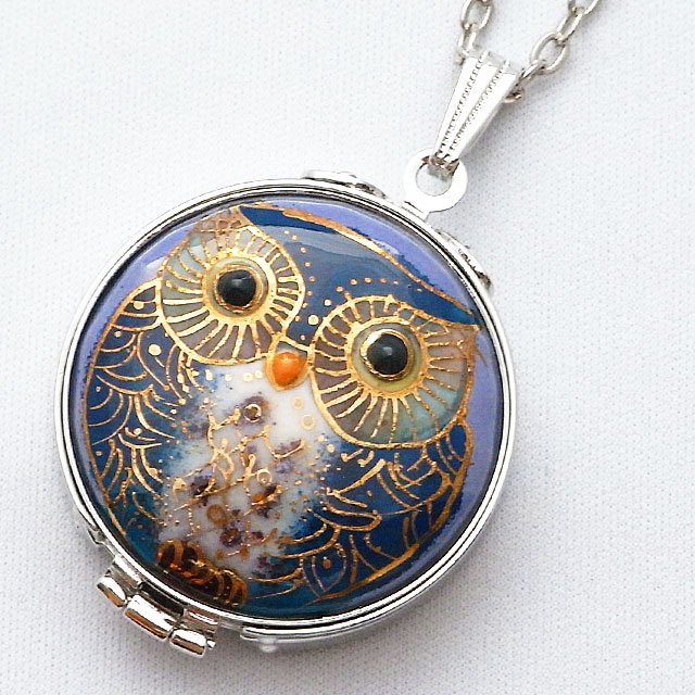 ふくろう（青）の七宝焼ルーペ付ペンダント【受注制作】