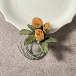 布花アンティークオレンジのミニ薔薇のコサージュ 4枚目の画像