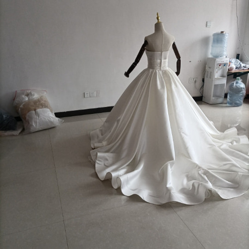 人気上昇！ウエディングドレス ホワイト パールアイボリー ベアトップ  