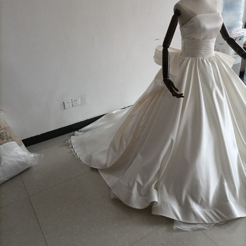 人気上昇！ウエディングドレス ホワイト パールアイボリー ベアトップ  