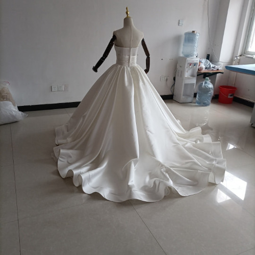 人気上昇！ウエディングドレス ホワイト パールアイボリー ベアトップ  