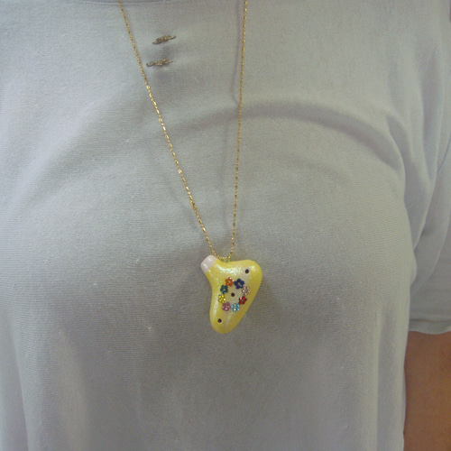 【非売品】ローソン限定特典　オカリナ ペンダント　+おまけ　[ 時のオカリナ ] おまけのページ ゼルダの伝説時のオカリナの大きさ比較 | 星のカービィ