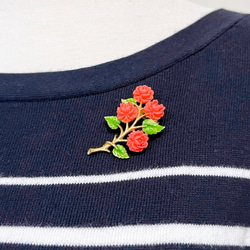 Jul’s尋愛綺夢-vintage*花園裡的玫瑰*精緻珊瑚橘玫瑰綠葉金色小胸針別針 第6張的照片