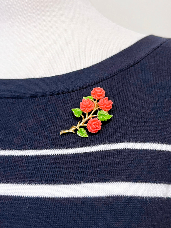 Jul’s尋愛綺夢-vintage*花園裡的玫瑰*精緻珊瑚橘玫瑰綠葉金色小胸針別針 第6張的照片
